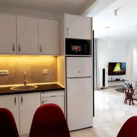 Lux Crnjanski Ii, Apartment