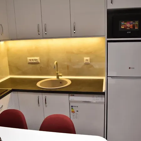 Lux Crnjanski Ii, * Jagodina