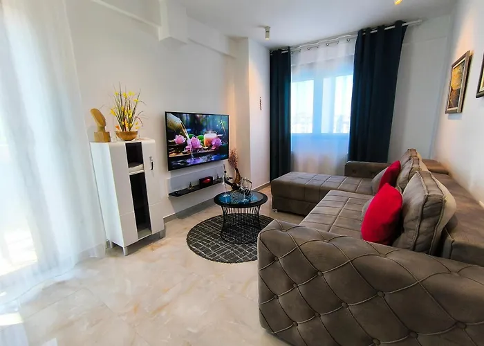 Lux Crnjanski Ii, Lejlighed